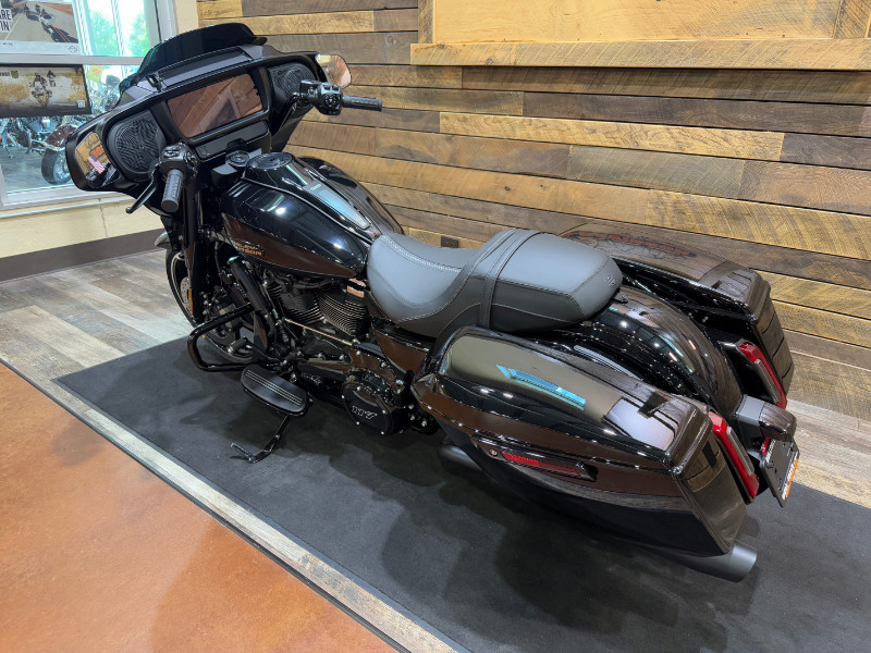 Street Glide®