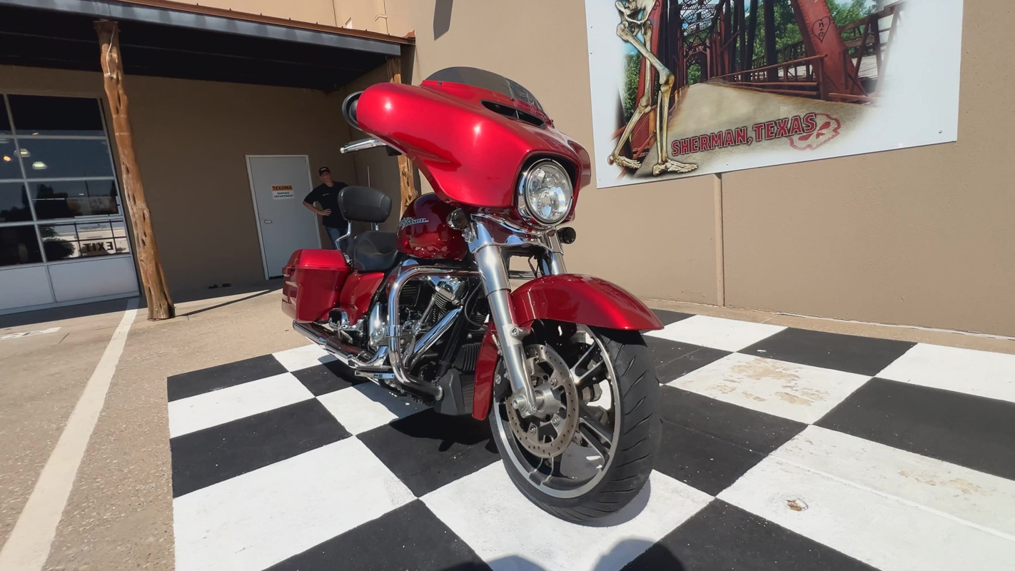 Street Glide®