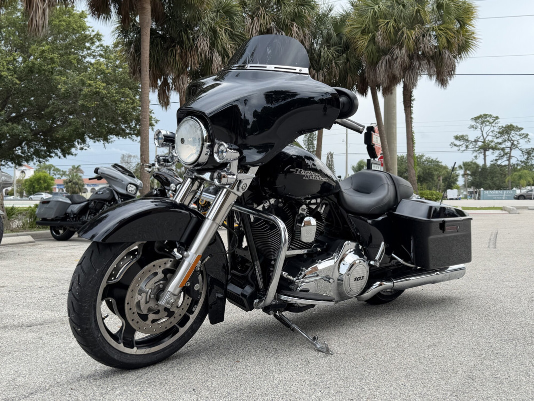 Street Glide®
