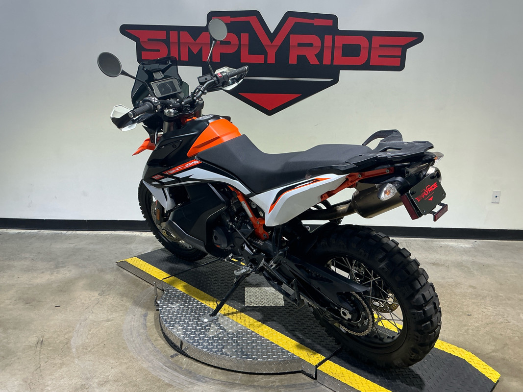 890 Adventure