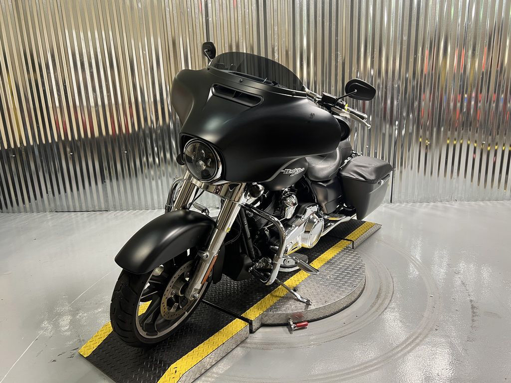 Street Glide®
