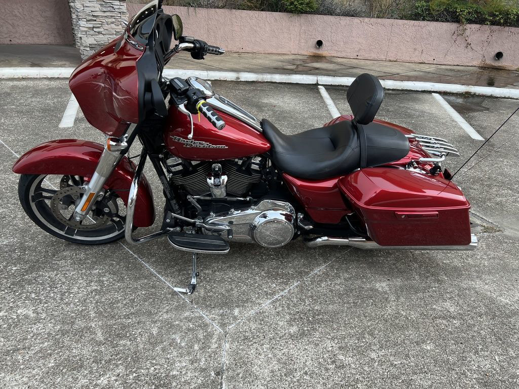 Street Glide®