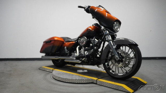 Street Glide®