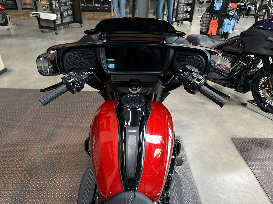 Street Glide®