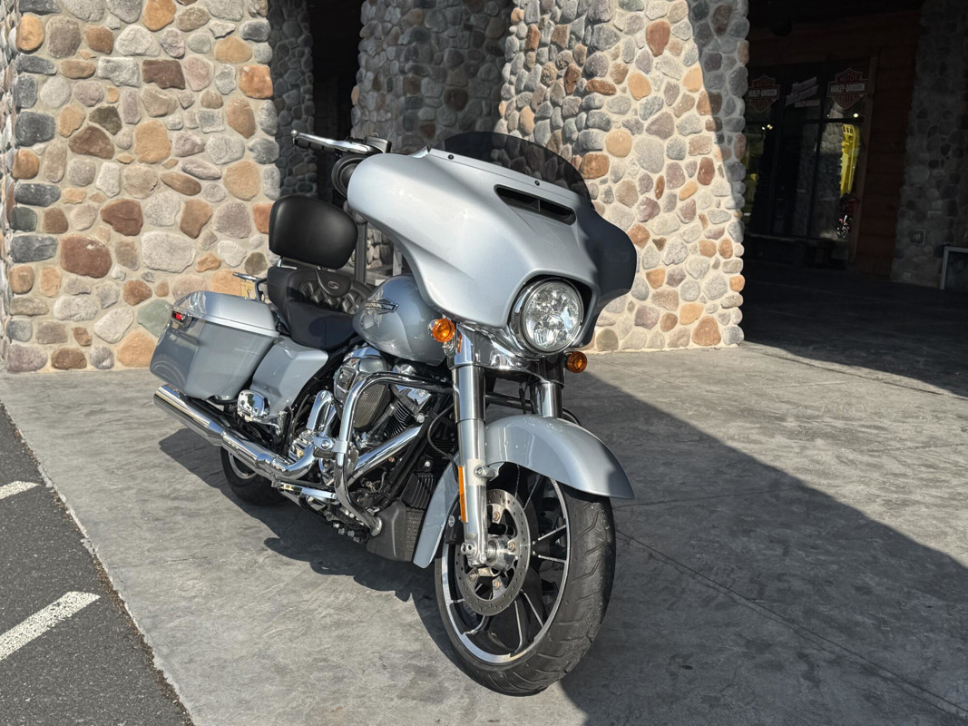 Street Glide®
