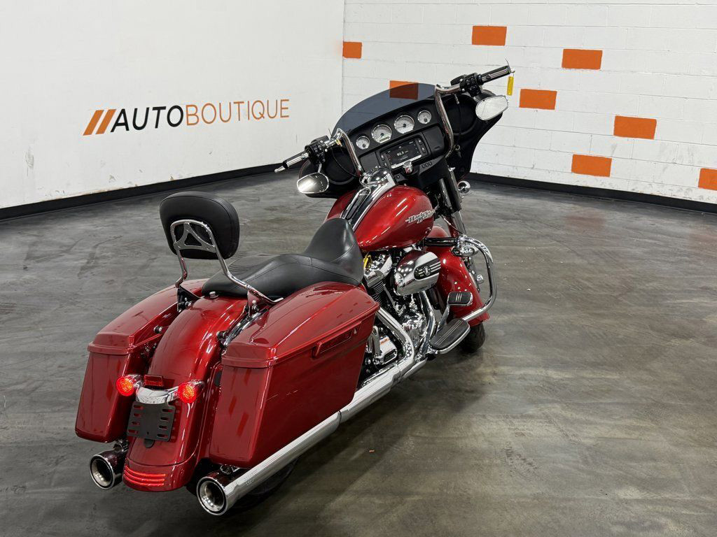 Street Glide®