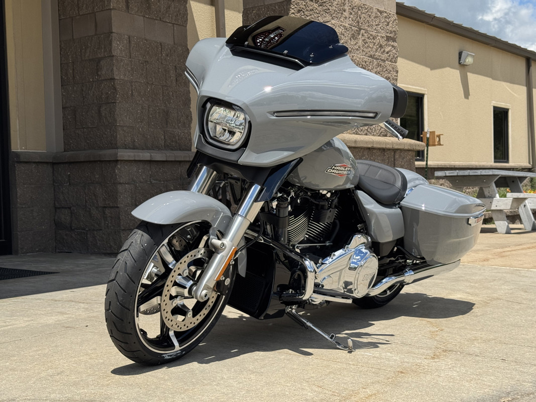 Street Glide®