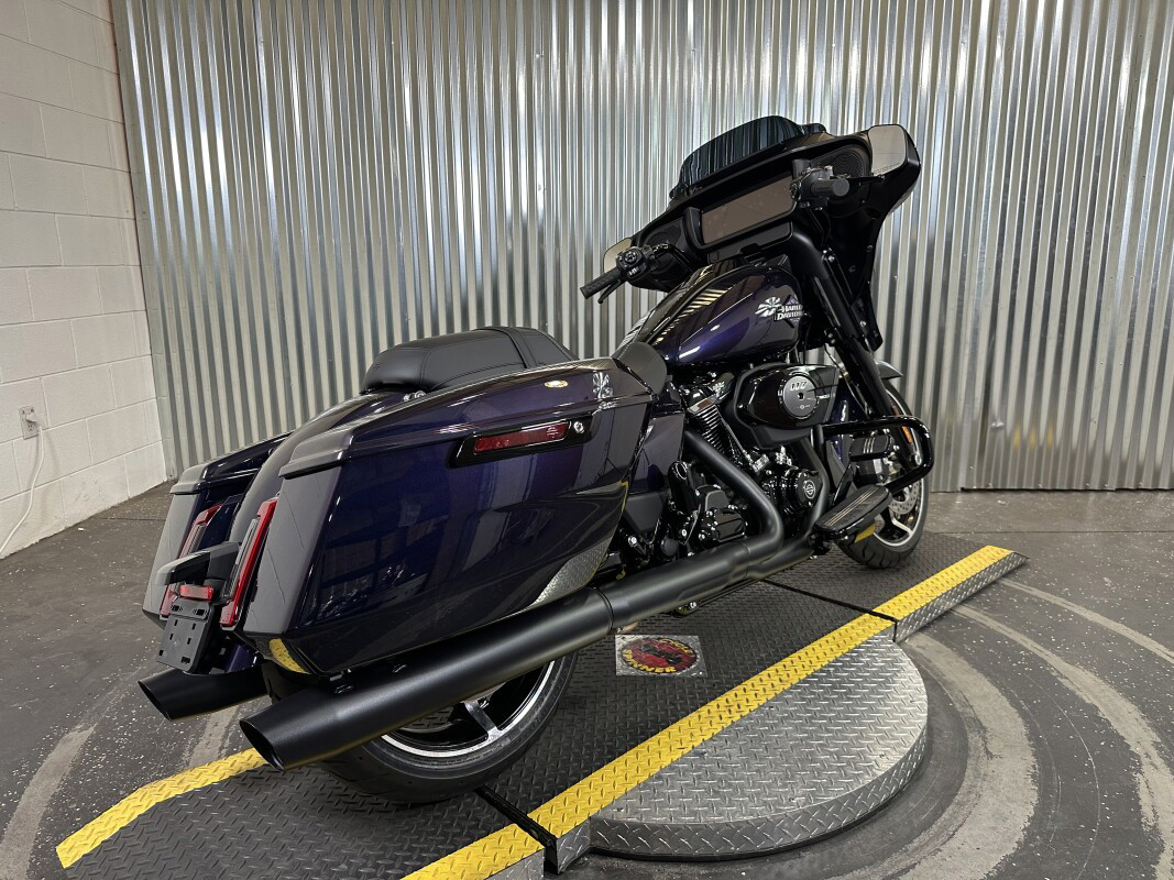 Street Glide®