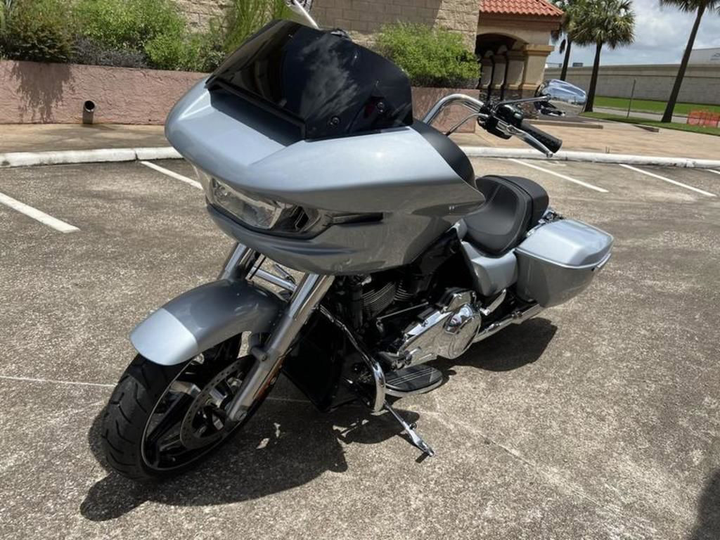 Road Glide®