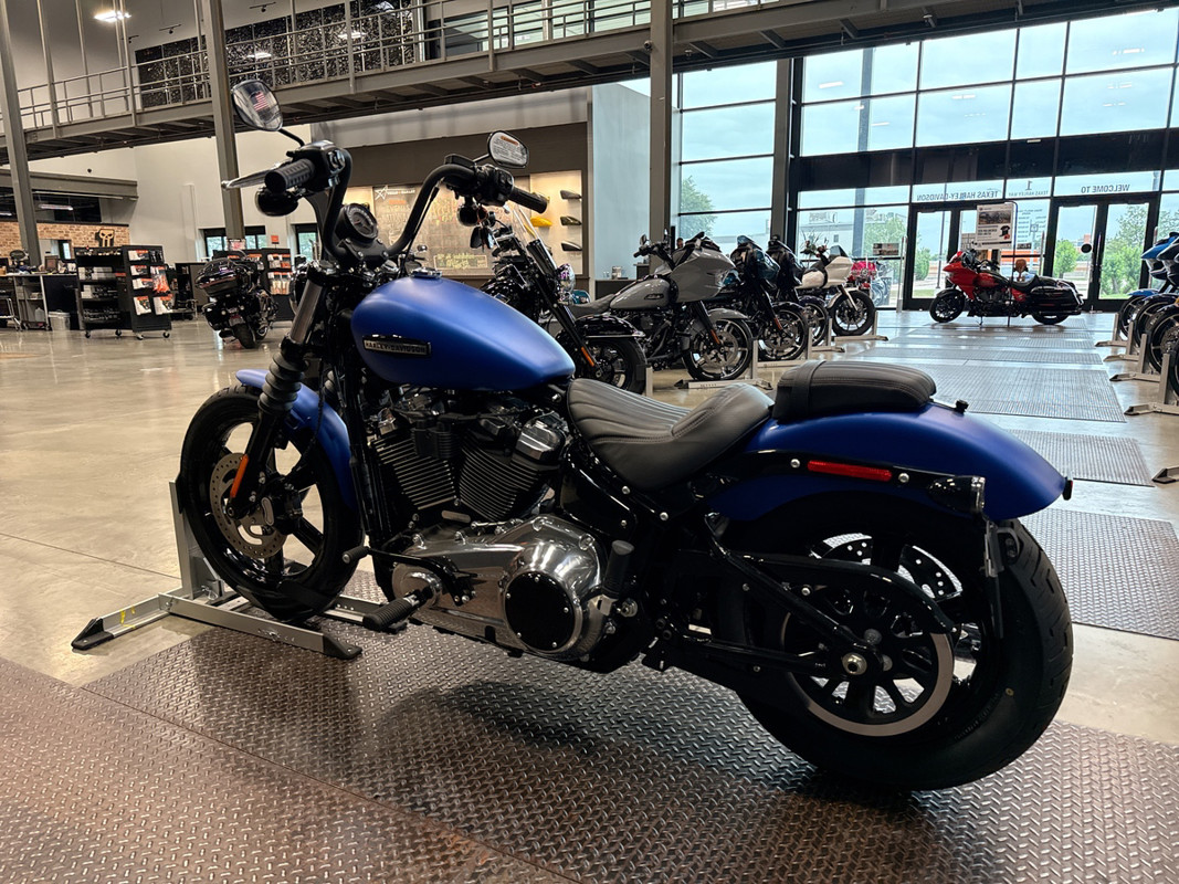Street Bob®