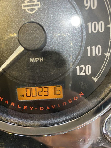 Dyna® Super Glide® Custom