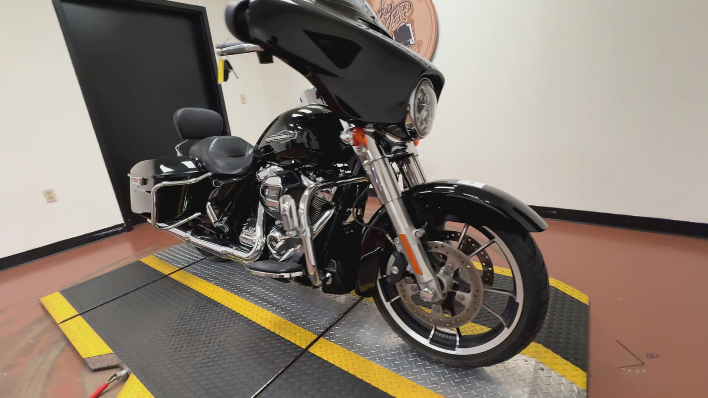 Street Glide®