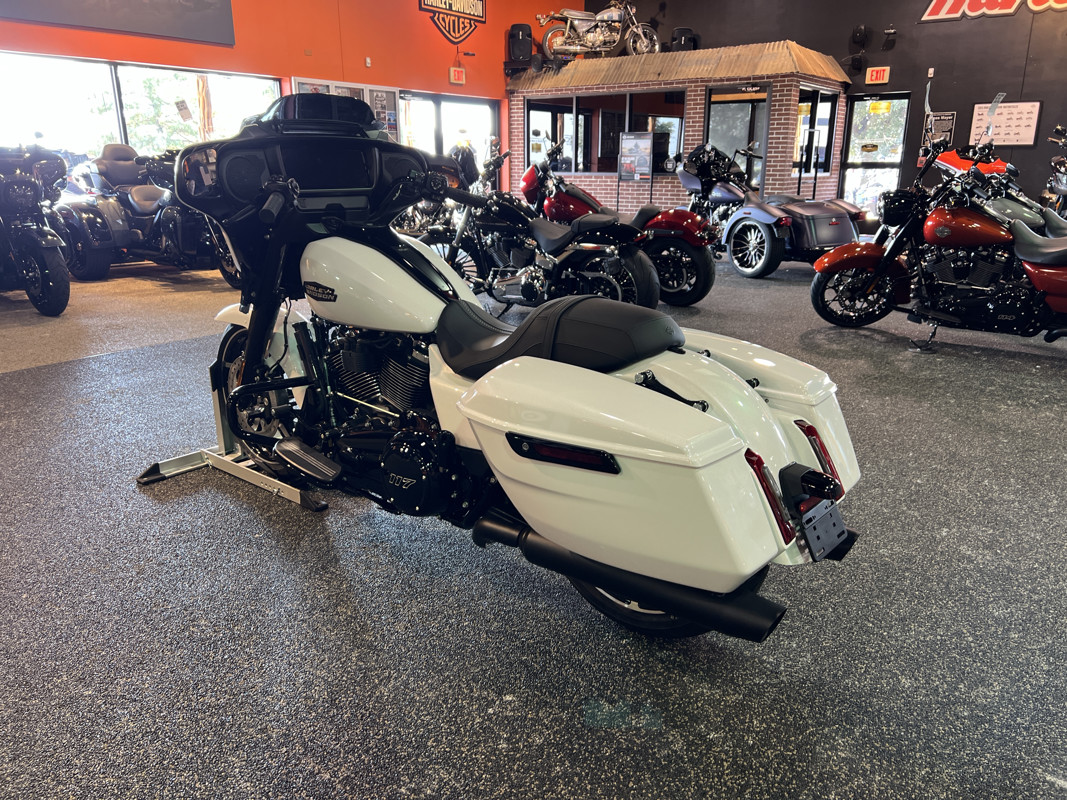 Street Glide®