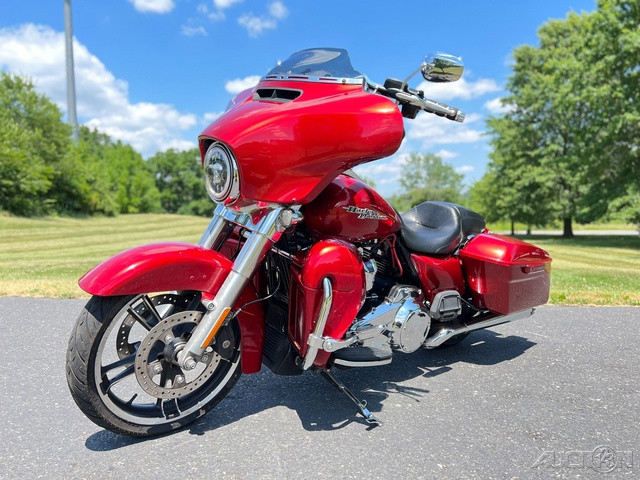 Street Glide®