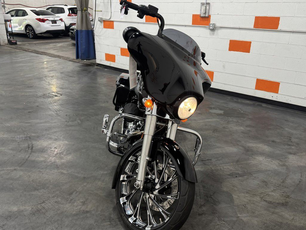 Street Glide®