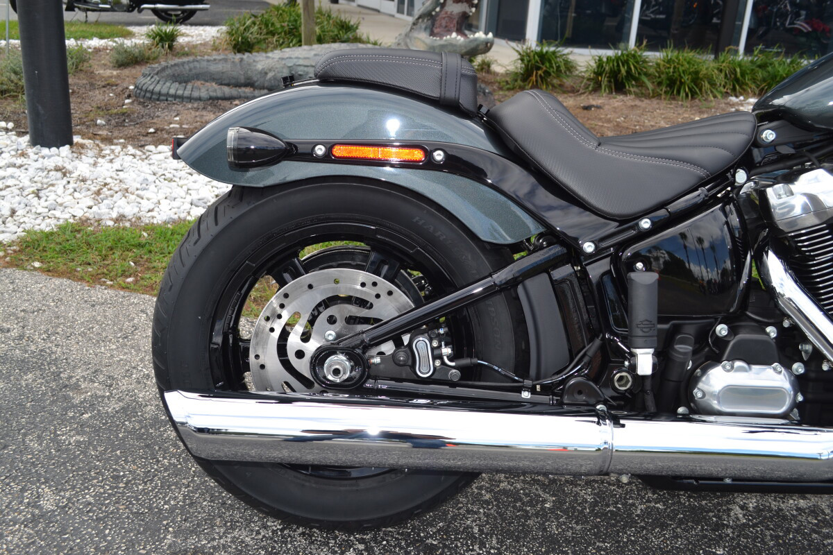 Street Bob®