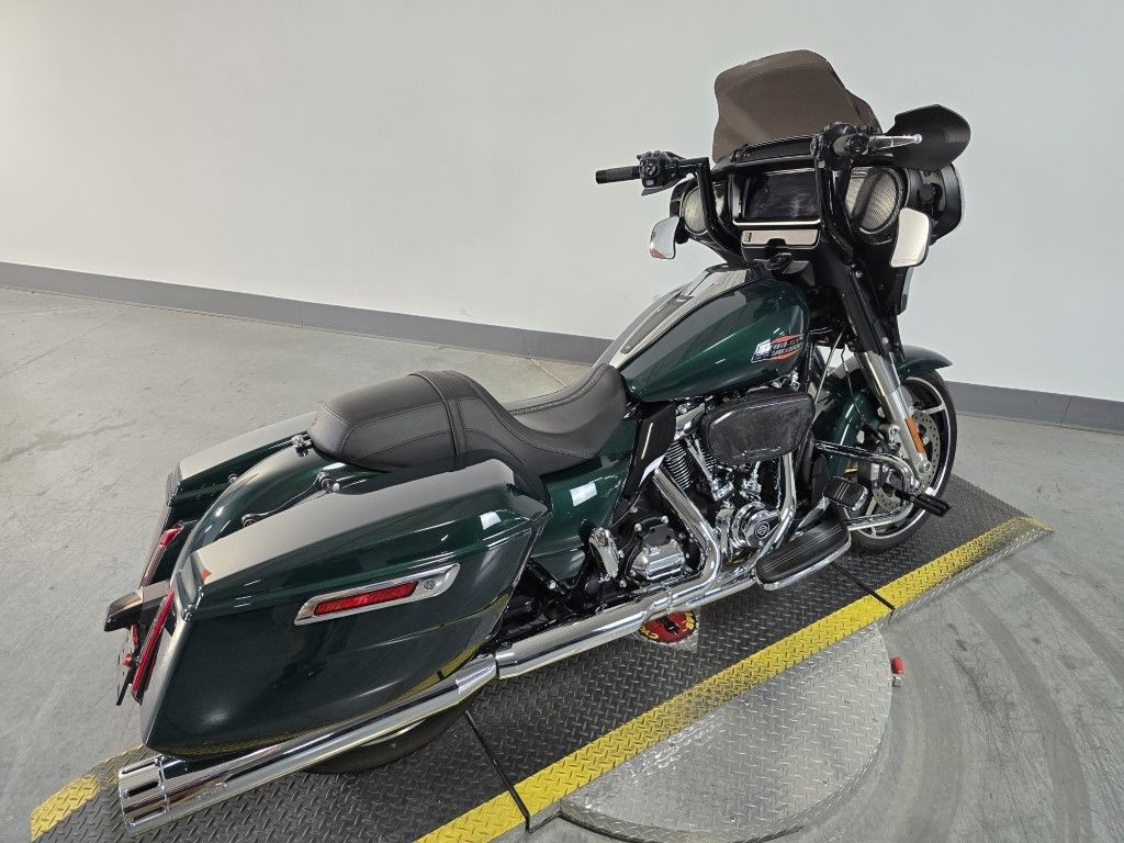 Street Glide®