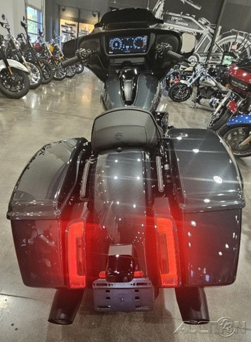 Street Glide®