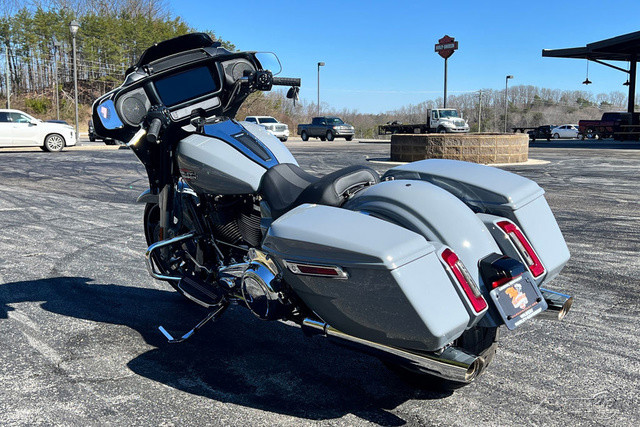 Street Glide®