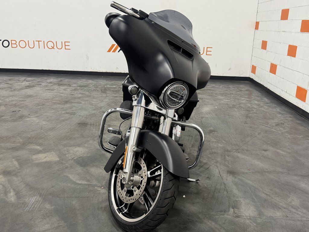 Street Glide®