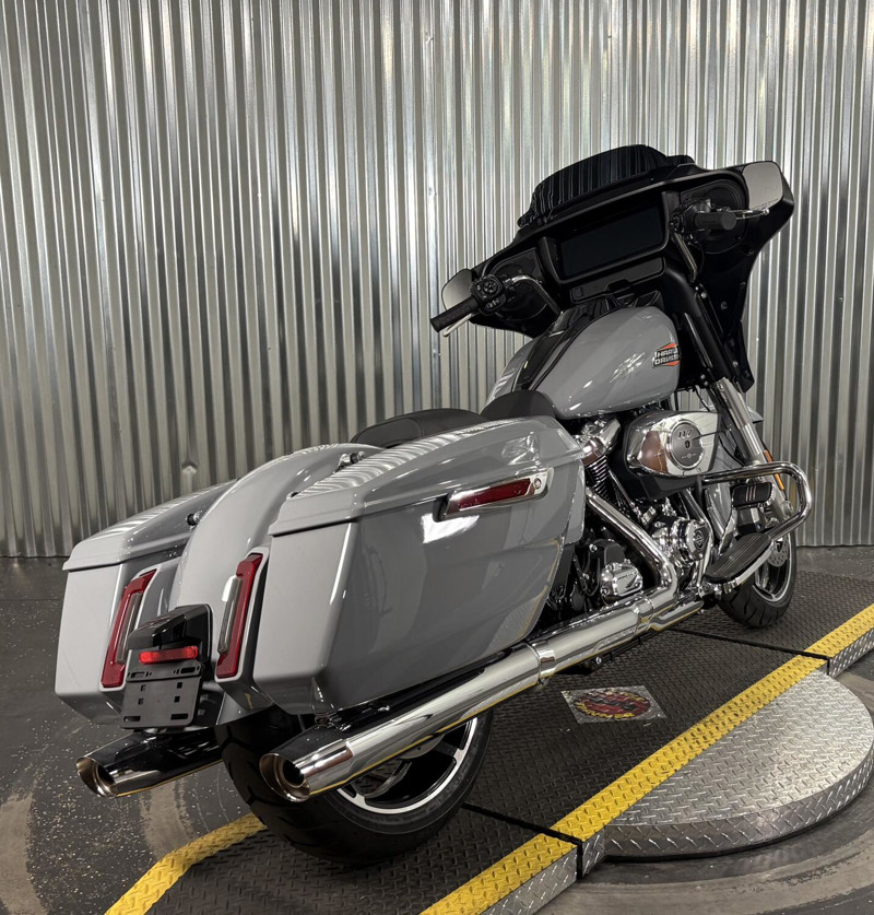 Street Glide®