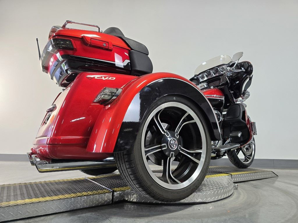 CVO® Tri Glide® Ultra