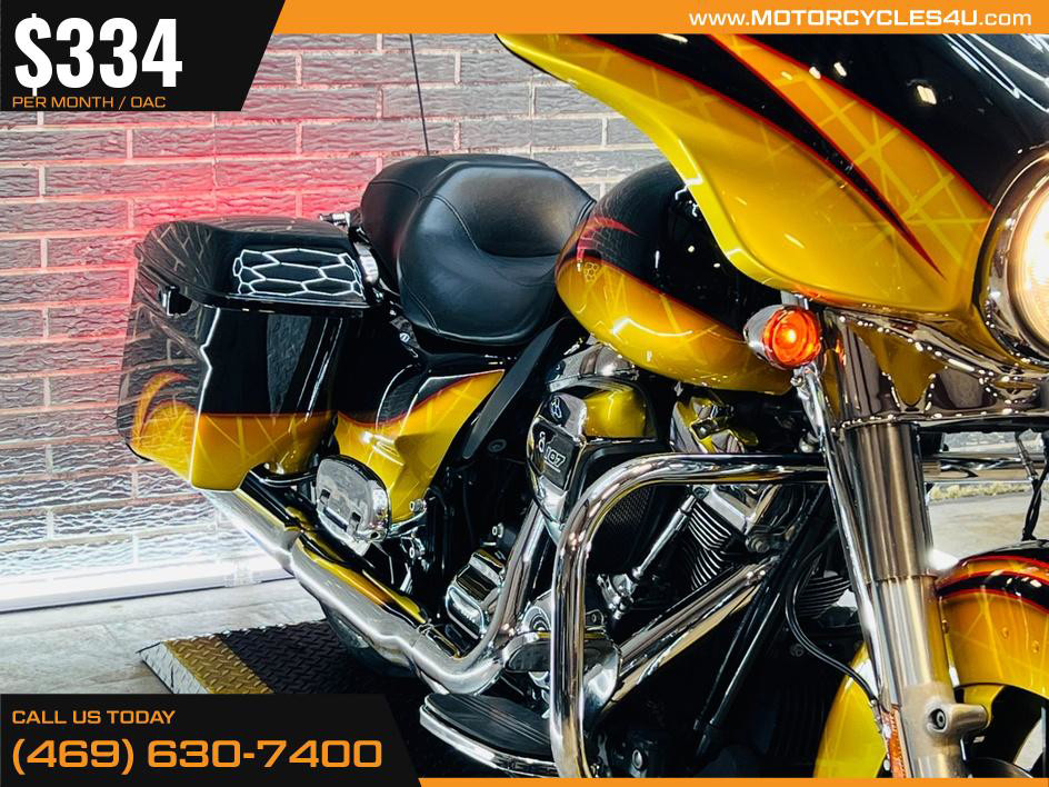 Street Glide®