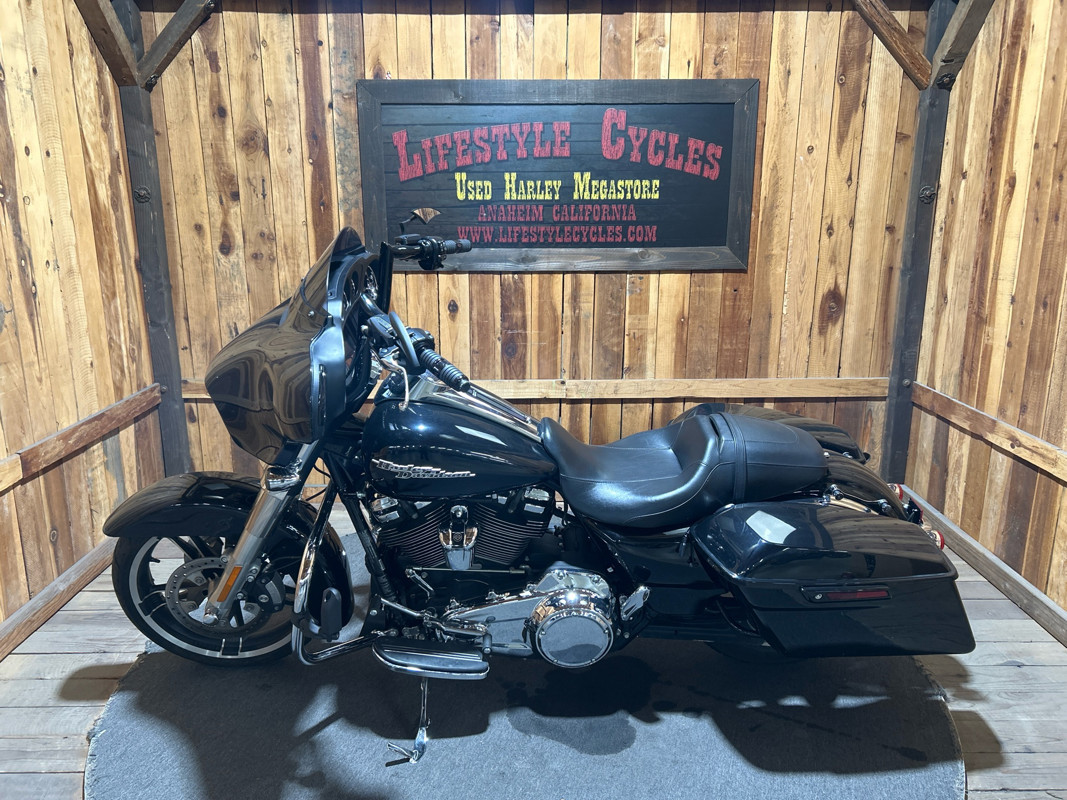 Street Glide®
