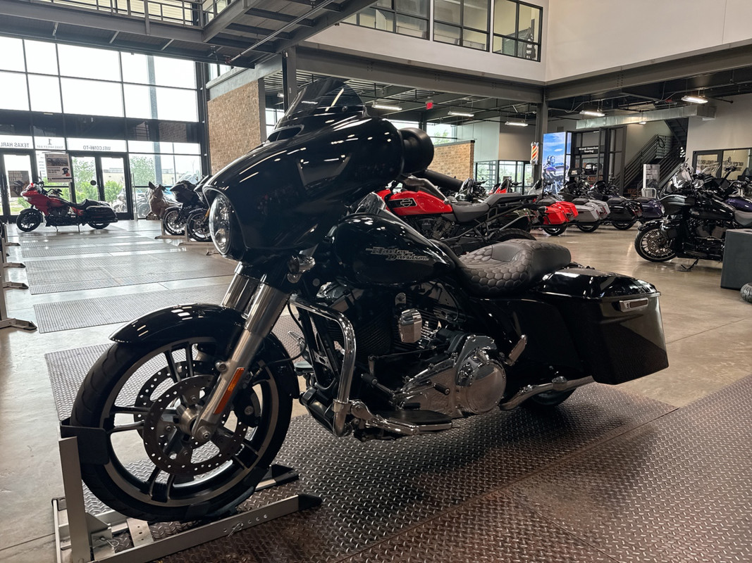 Street Glide®