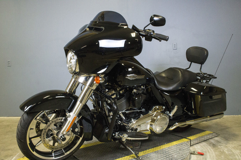 Street Glide®
