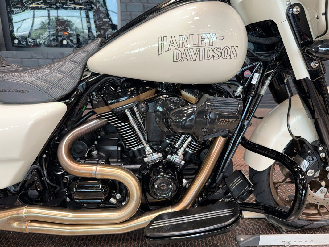 Street Glide® ST
