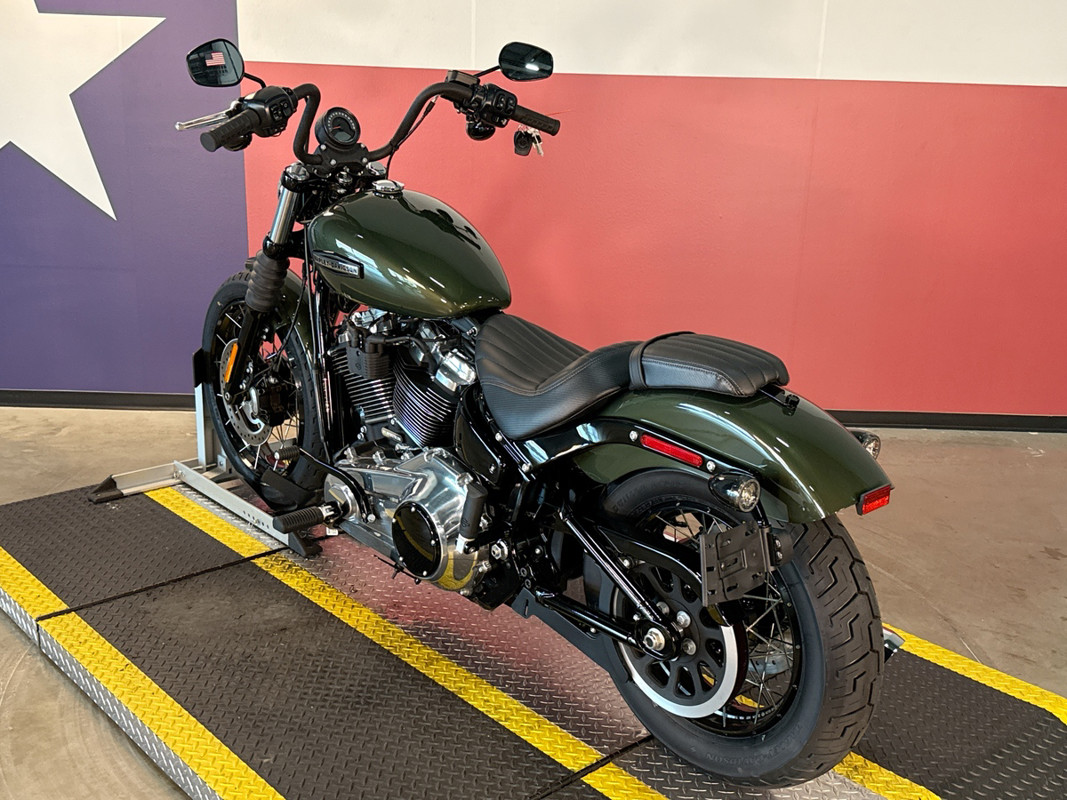 Street Bob®