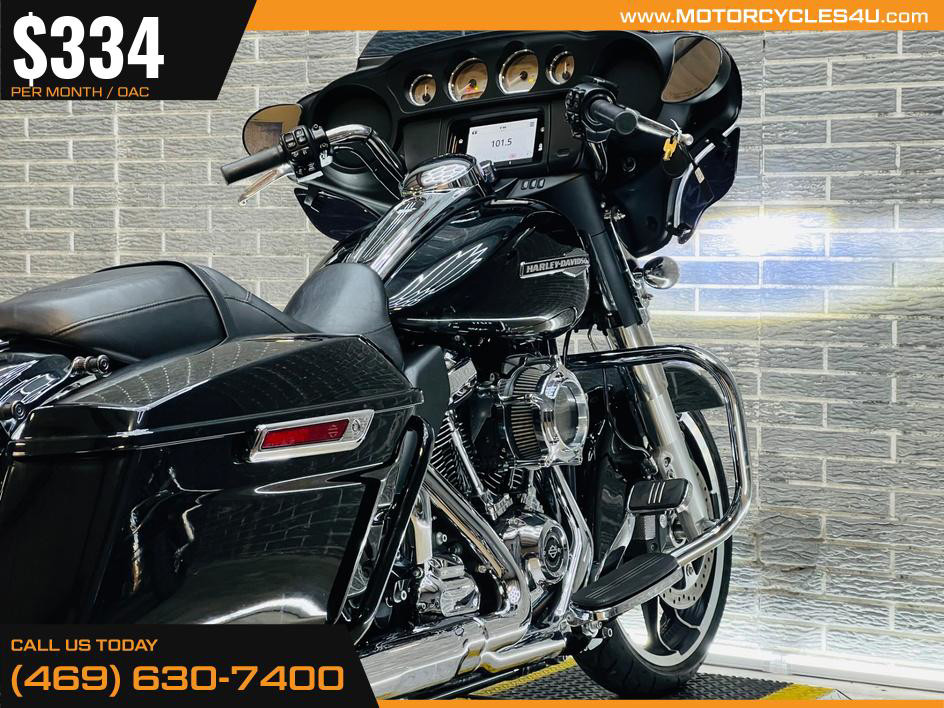 Street Glide®