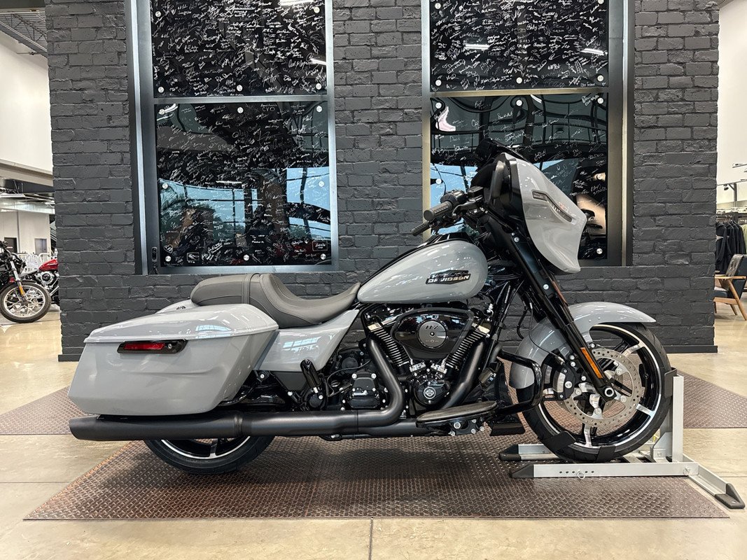 Street Glide®