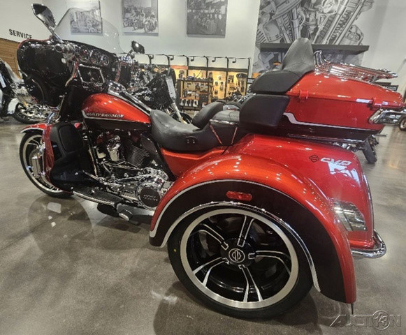 CVO® Tri Glide® Ultra