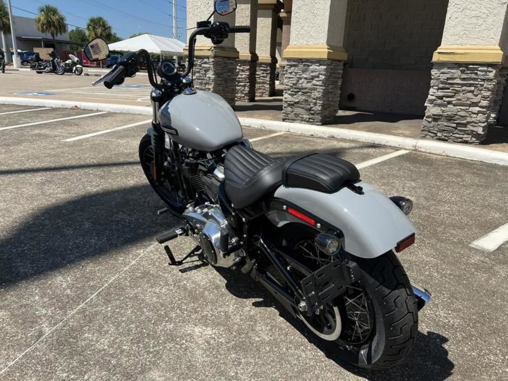 Street Bob®