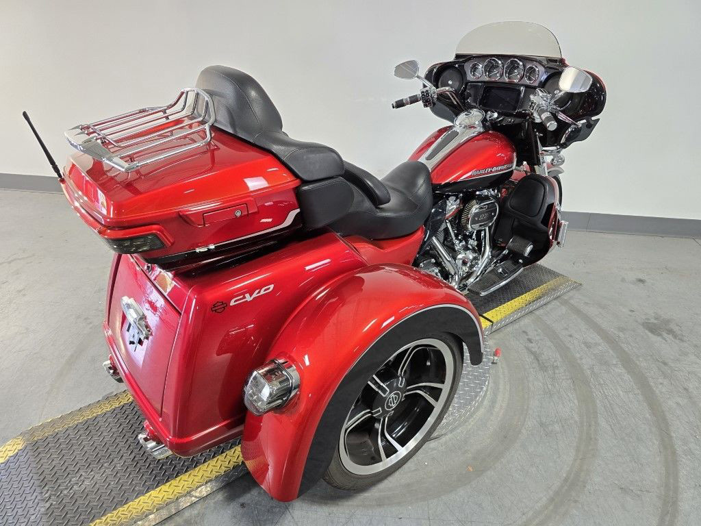 CVO® Tri Glide® Ultra