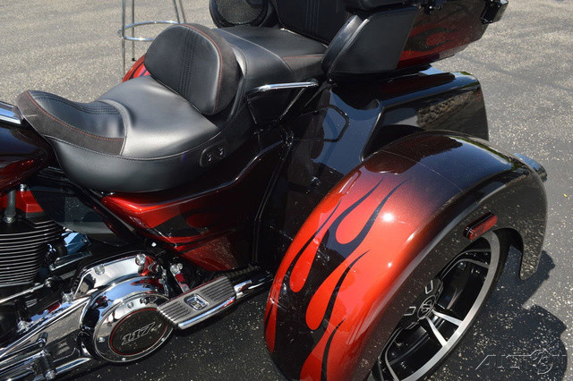 CVO® Tri Glide®