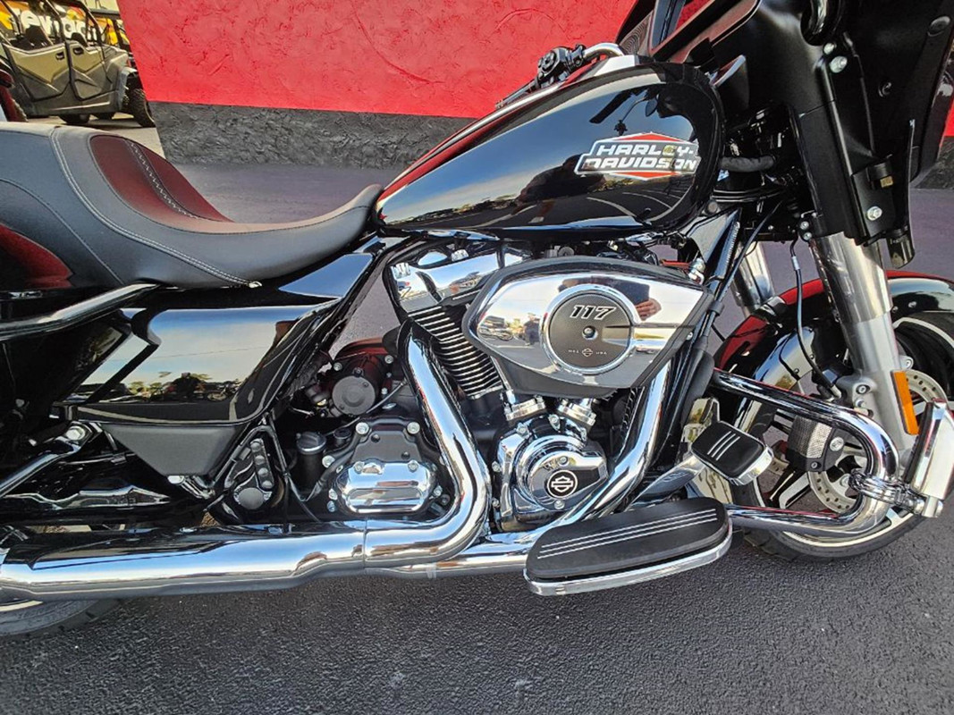 Street Glide®