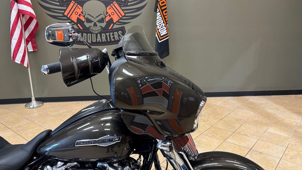 Street Glide®
