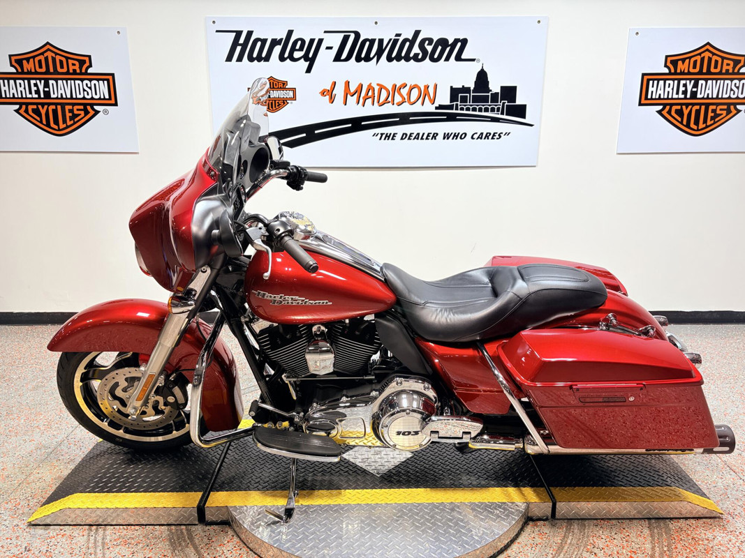 Street Glide®