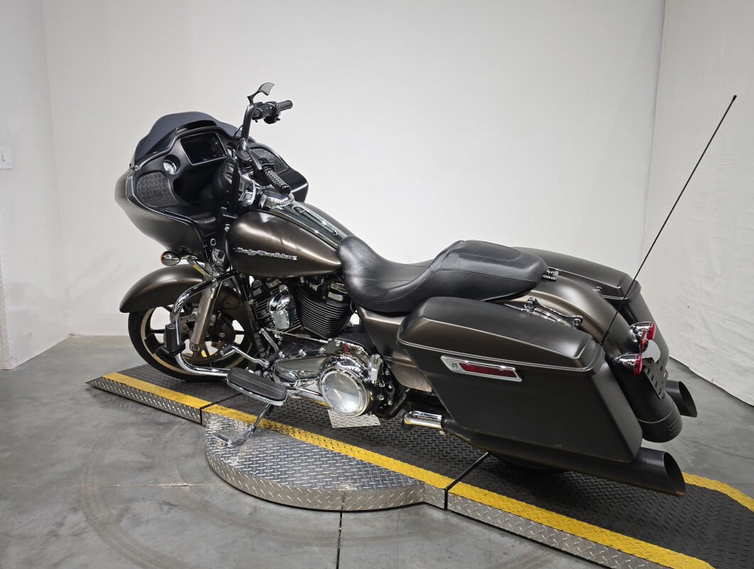 Road Glide®