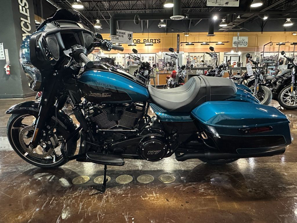 Street Glide®