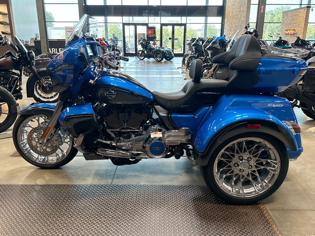 CVO® Street Glide® 3 Limited