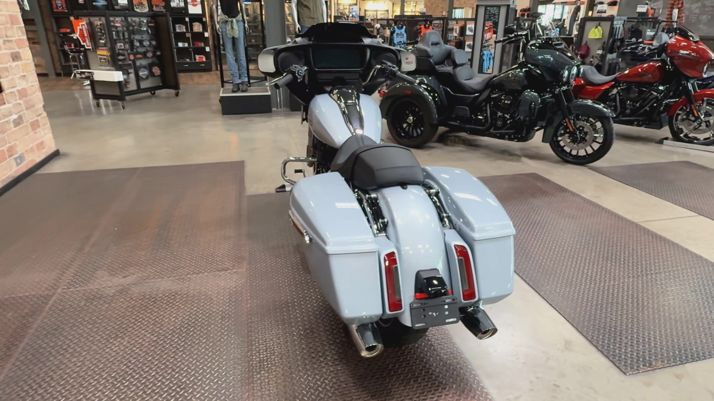 Street Glide®