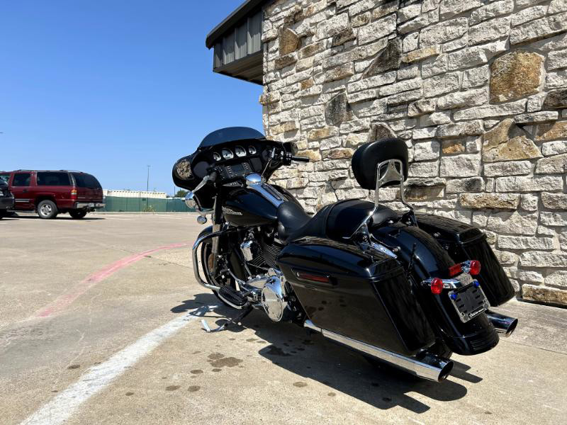Street Glide®