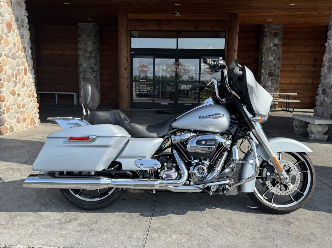 Street Glide®