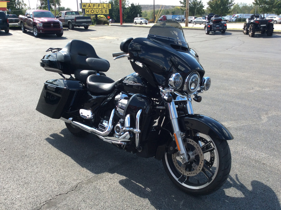 Street Glide®