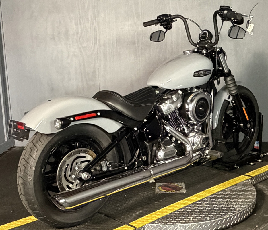 Street Bob®