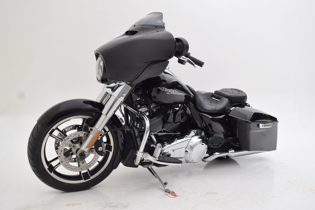 Street Glide®